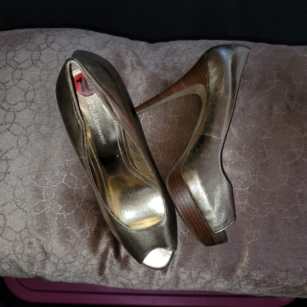 Shoes - Picture 2 of 4
